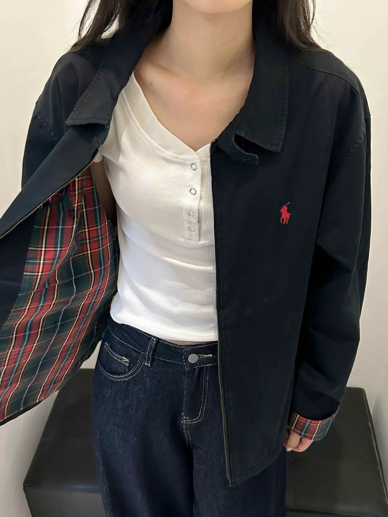 P306 💰Ralph Lauren/Ralph Lauren American vintage classic lapel old cadre retro jacket. Classic design. Timeless classic. The cotton fabric is thick and wide, showing a sense of vintage. The collar and cuffs are decorated with colorful plaid. It looks good on both men and women. Wear it as comfortable as you want. It focuses on relaxed retro YYDS. One piece for both men and women. An indispensable piece for autumn and winter. The most popular jacket at the moment. One hundred percent cotton twill is thick and thick, ⚠️correctly spaced red and green plaid lining, imported high-density embroidery. The Harrington jacket has a loose fit, is short and fat, and is super versatile. It is a clean fit and is suitable for both men and women. Color: Khaki Navy Black Size: M-XXL Size Length Bust Sleeve Length Shoulder Width M 67 110 61 L 68 114 62 XL 70 118 63 2XL 72 122 64